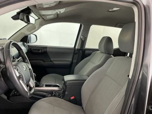 Used 2019 Toyota Tacoma SR5 AWD/4WD image 13