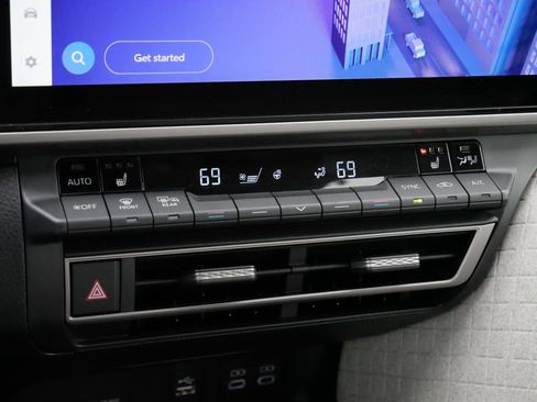 Used 2025 Toyota Camry XLE image 23