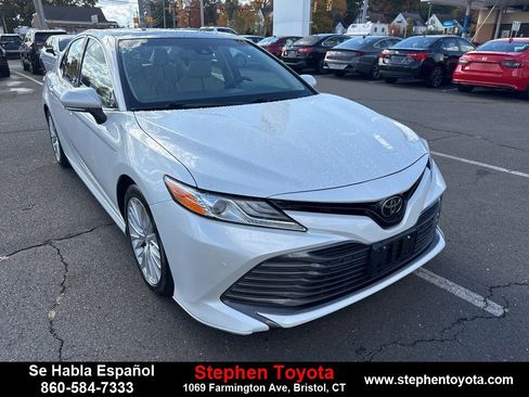 Used 2018 Toyota Camry XLE image 1