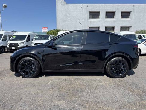 Used 2022 Tesla Model Y Long Range AWD/4WD image 8