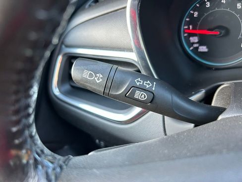 Used 2019 Chevrolet Equinox LT w/ Driver Convenience Package FWD image 23