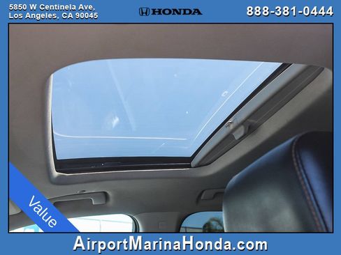 Used 2018 Chevrolet Traverse LT w/ LPO, Black Accent Package AWD/4WD image 27