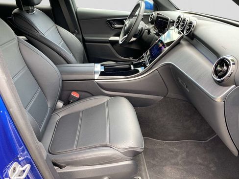 Used 2025 Mercedes-Benz GLC 300 4MATIC image 24