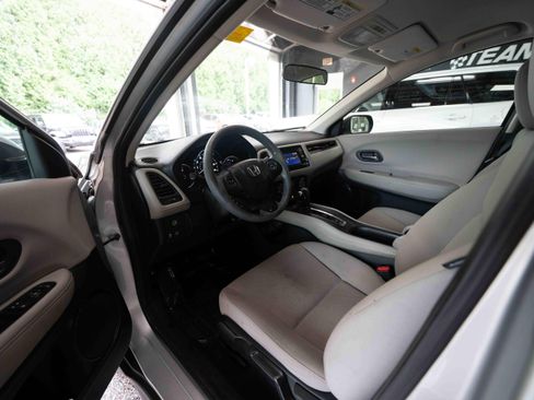 Used 2016 Honda HR-V LX image 8