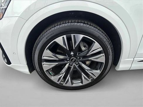 Used 2024 Audi Q8 Prestige w/ Prestige Package image 24