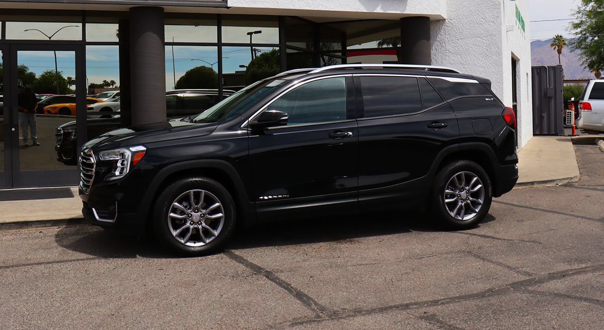 Used 2023 GMC Terrain SLT AWD/4WD image 7