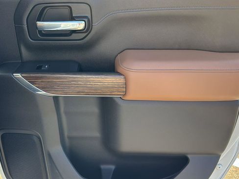 Used 2021 Chevrolet Silverado 1500 High Country w/ Technology Package image 20