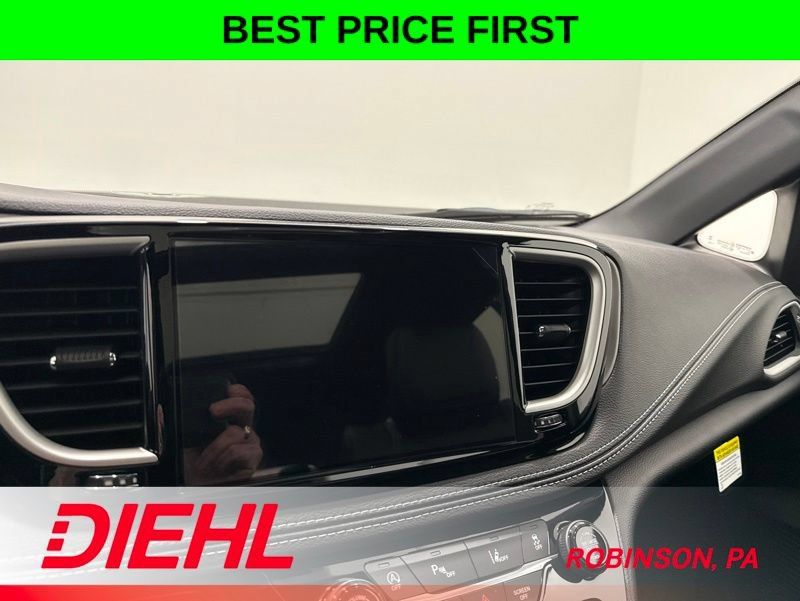 New 2027 Chrysler Pacifica Select w/ Family Tech Group FWD image 34