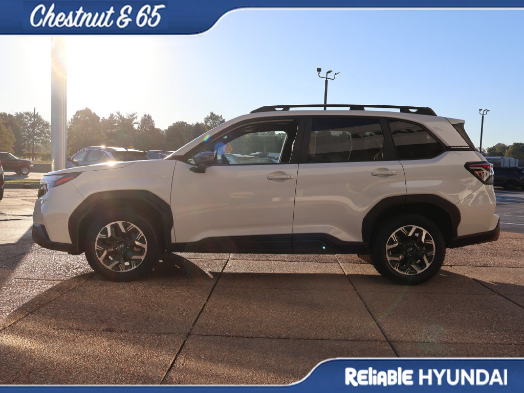 Used 2025 Subaru Forester Premium AWD/4WD image 3