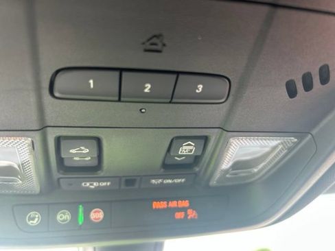 Used 2020 Chevrolet Blazer RS AWD/4WD image 32