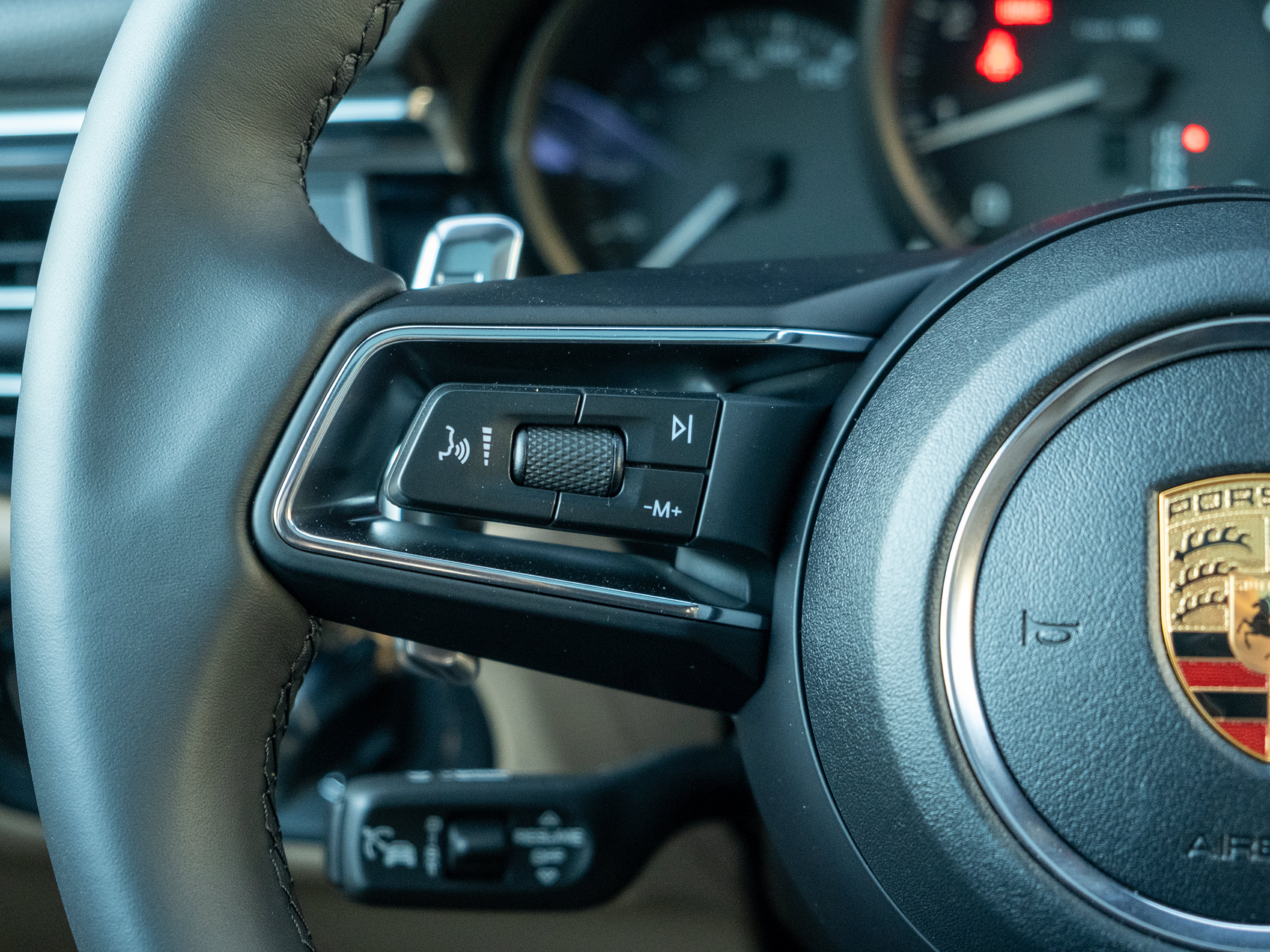 Certified 2026 Porsche Macan AWD/4WD image 24