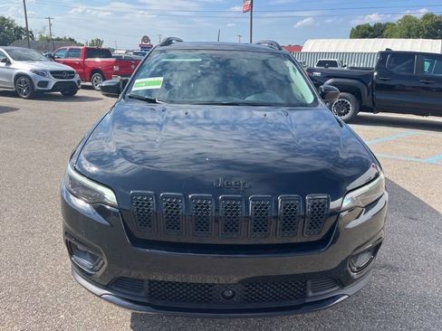 Used 2023 Jeep Cherokee Altitude Lux image 2