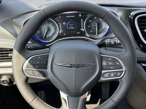 New 2026 Chrysler Pacifica Select FWD image 12