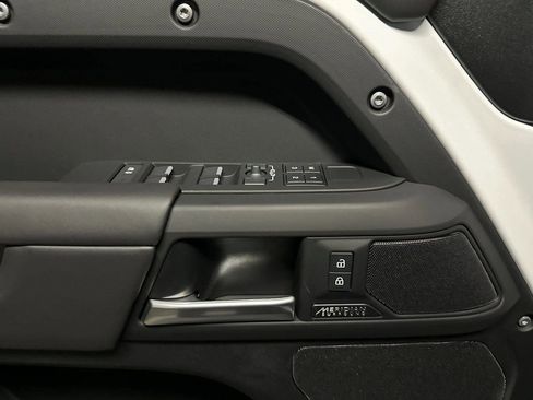 New 2025 Land Rover Defender 130 X-Dynamic SE AWD/4WD image 12