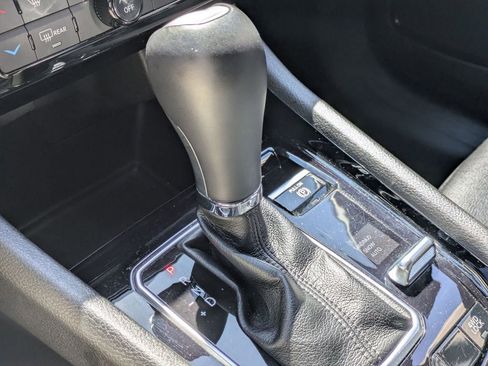 Used 2025 Jeep Compass Limited image 17