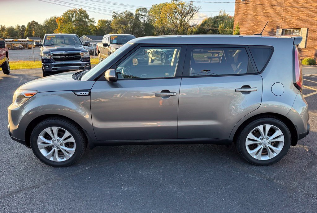 Used 2014 Kia Soul + FWD image 11