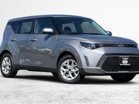 Certified 2025 Kia Soul LX w/ LX Technology Package FWD image 2