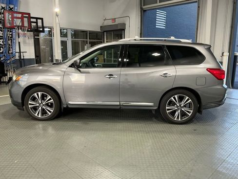 Used 2020 Nissan Pathfinder Platinum FWD image 4