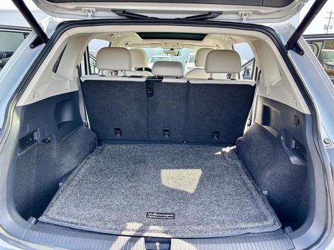 Used 2018 Volkswagen Tiguan SEL AWD/4WD image 11