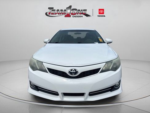 Used 2014 Toyota Camry SE FWD image 2