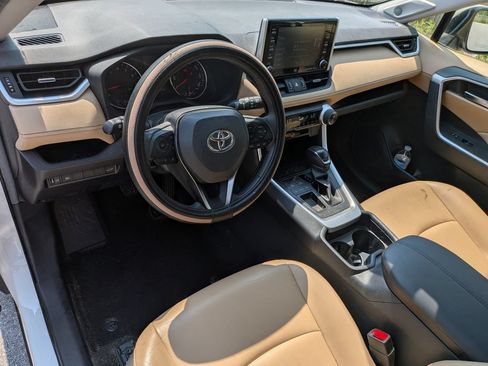 Used 2019 Toyota RAV4 XLE Premium w/ Advanced Technology Package FWD image 11
