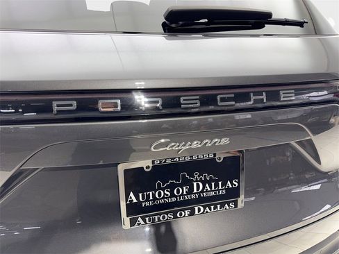 Used 2022 Porsche Cayenne image 21