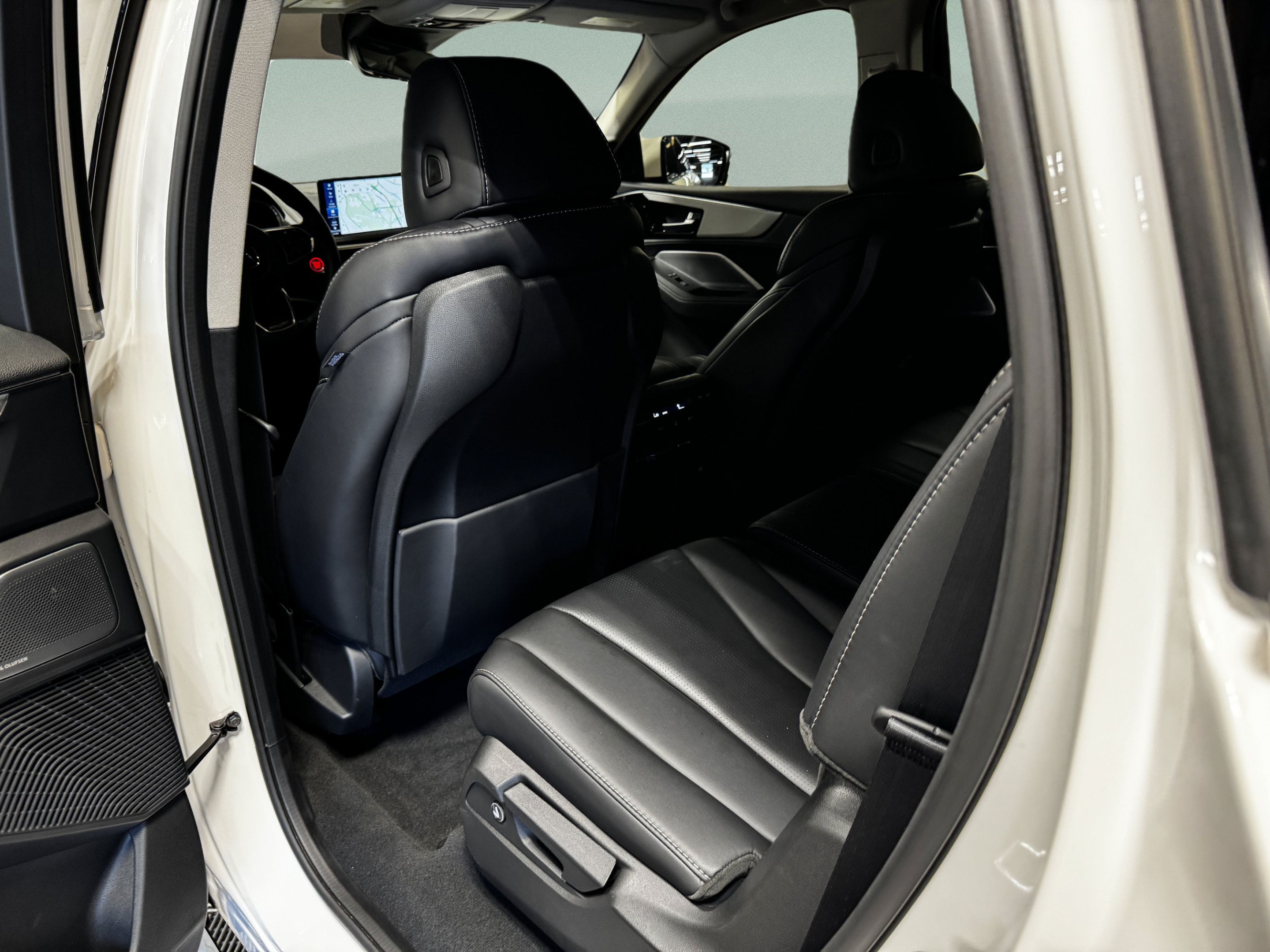 Certified 2026 Acura MDX w/ Technology Package FWD image 10