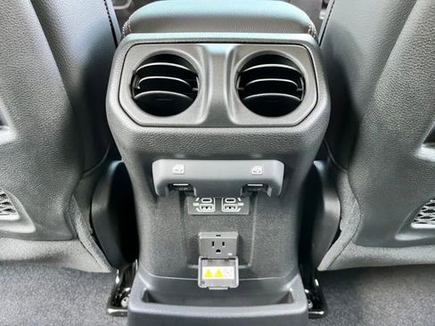 Used 2023 Jeep Wrangler Unlimited Rubicon 4xe AWD/4WD image 22