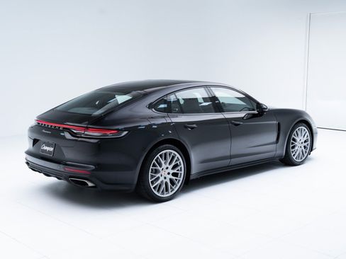 Certified 2022 Porsche Panamera image 7