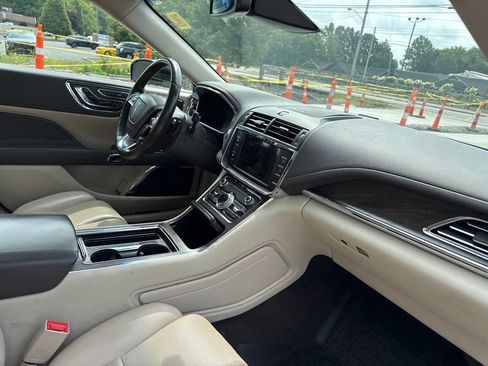 Used 2019 Lincoln Continental Select w/ Continental Climate Package AWD/4WD image 30