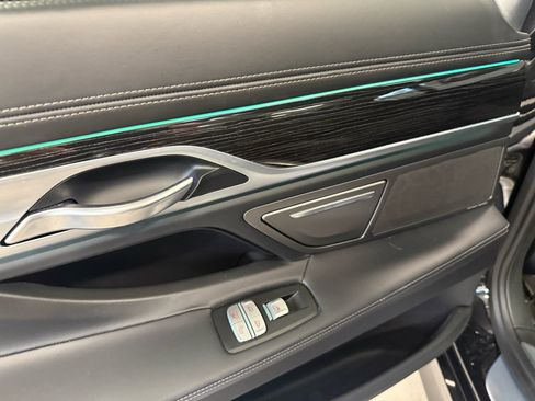 Used 2017 BMW 750i xDrive image 34