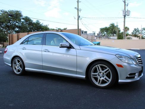 Used 2013 Mercedes-Benz E 350 4MATIC Sedan image 13