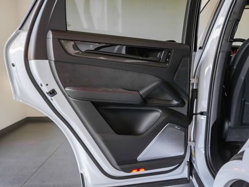 New 2026 Porsche Cayenne GTS AWD/4WD image 23