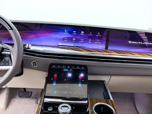 Used 2025 Cadillac Escalade Sport Platinum AWD/4WD image 13