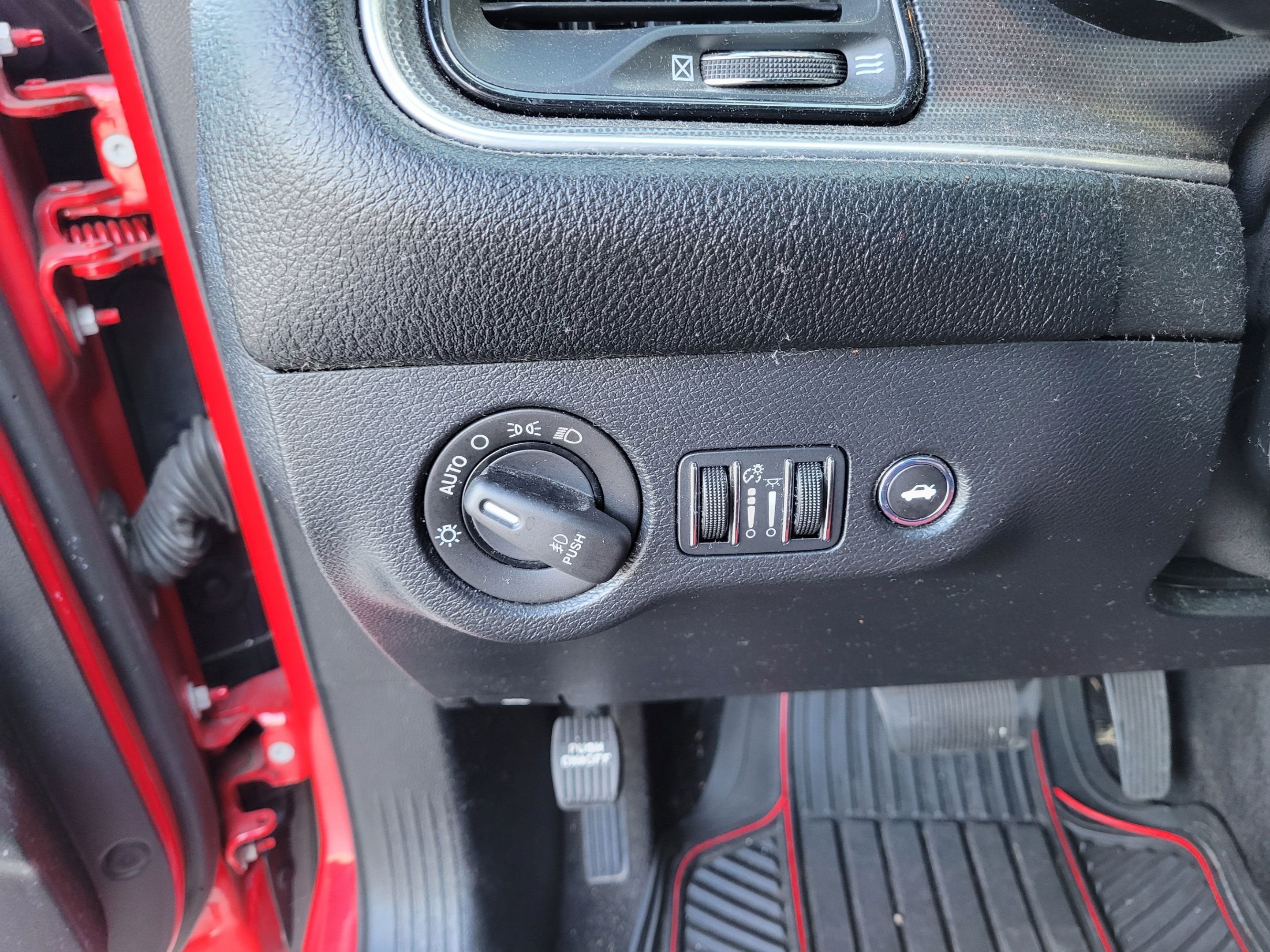 Used 2015 Dodge Challenger R/T Plus RWD image 24