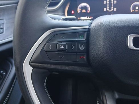 Used 2023 Jeep Grand Cherokee L Limited w/ Black Appearance Package image 13