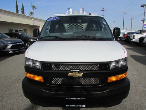 Used 2025 Chevrolet Express 2500 Extended w/ Communications Package image 3