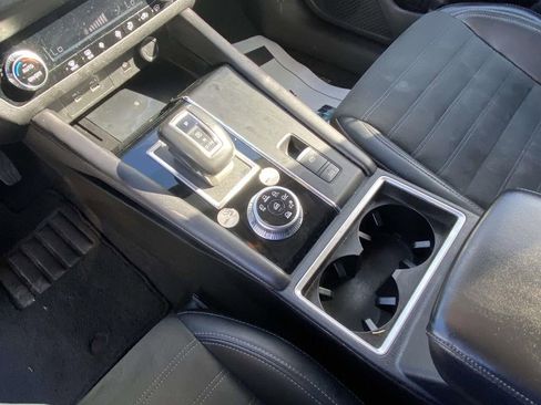 Used 2024 Mitsubishi Outlander SE image 19