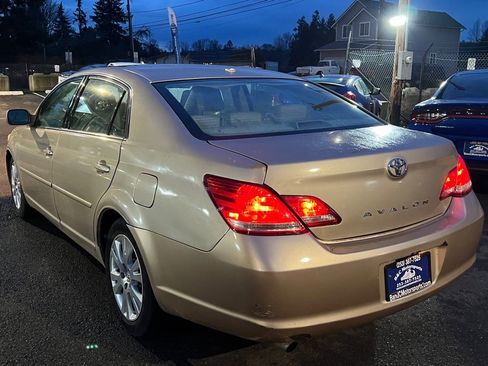 Used 2010 Toyota Avalon XLS image 4