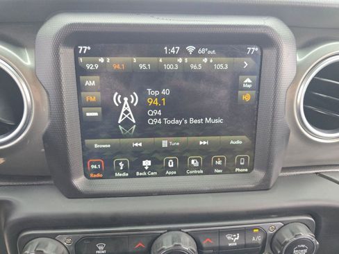 Used 2019 Jeep Wrangler Unlimited Sahara image 22