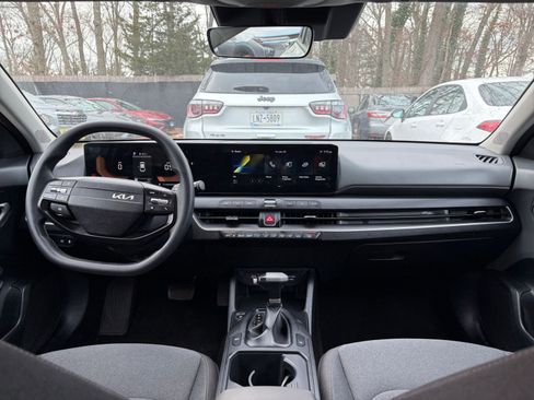 Used 2025 Kia K4 LXS image 32