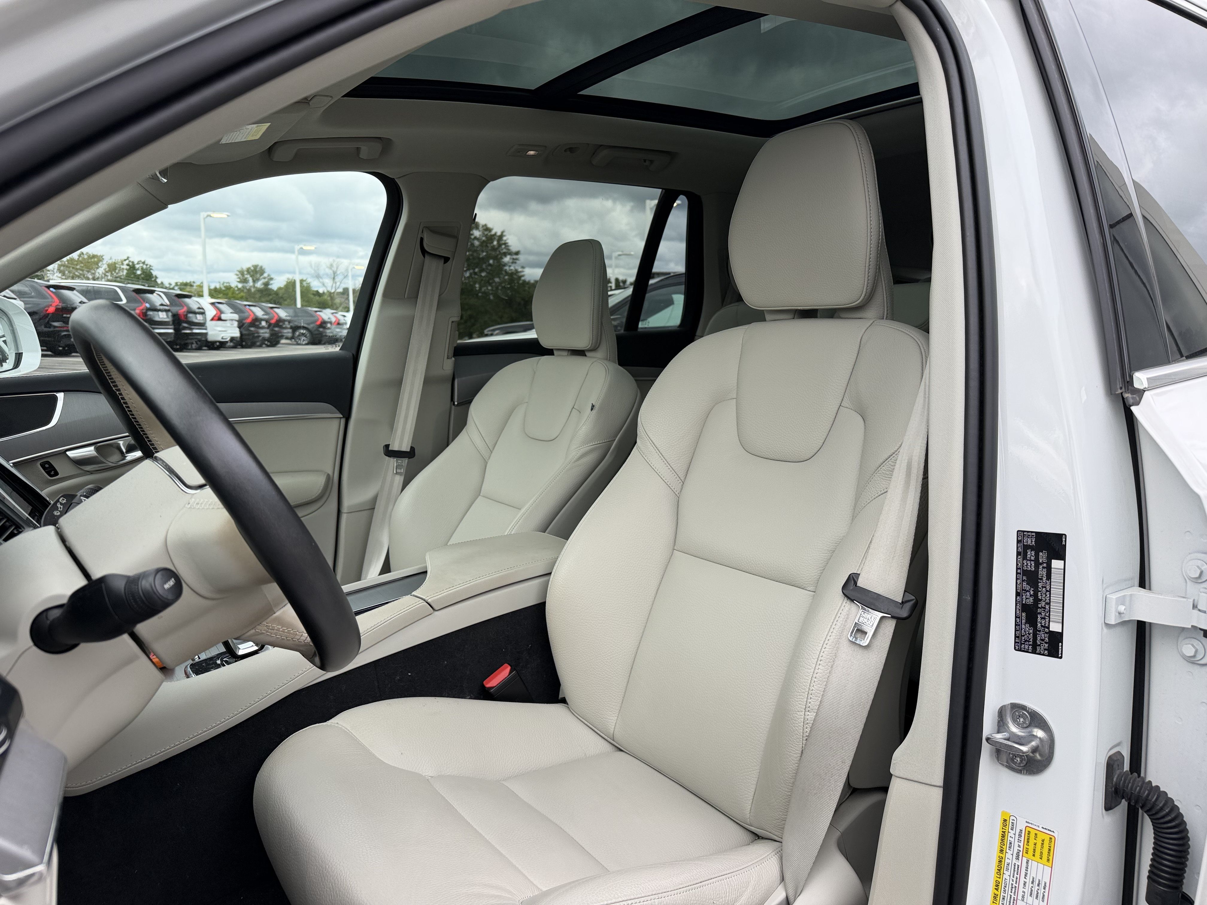 Used 2024 Volvo XC90 B5 Core w/ Protection Package Premier AWD/4WD image 8