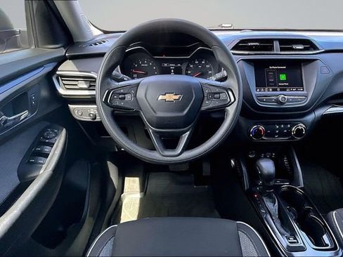 Used 2021 Chevrolet TrailBlazer LS FWD image 8