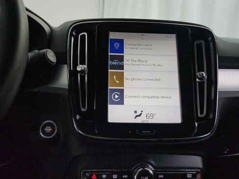 Used 2020 Volvo XC40 T4 Momentum FWD image 24