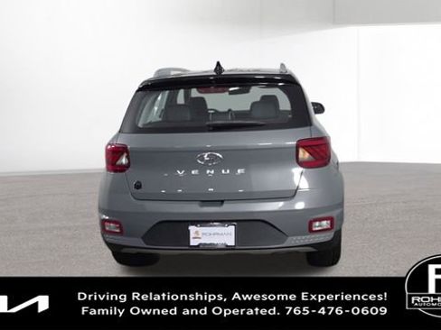 Used 2022 Hyundai Venue Limited image 9