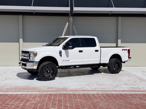 Used 2019 Ford F250 XLT w/ FX4 Off-Road Package AWD/4WD image 3