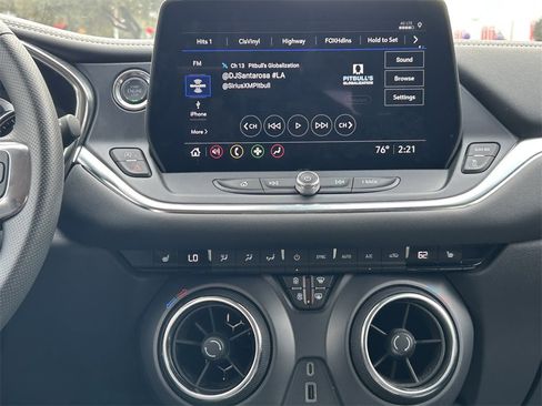 Used 2025 Chevrolet Blazer LT image 15