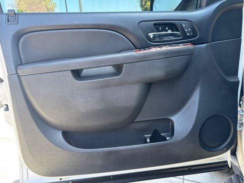 Used 2013 Chevrolet Suburban LTZ RWD image 14