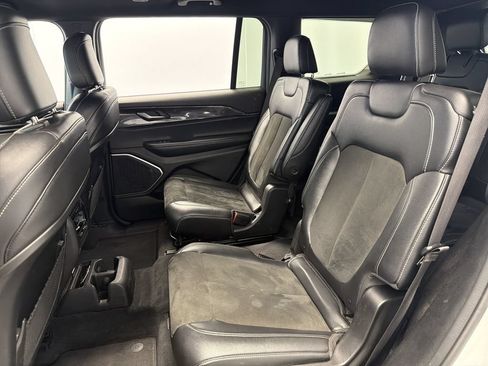 Used 2022 Jeep Grand Cherokee L Laredo AWD/4WD image 21