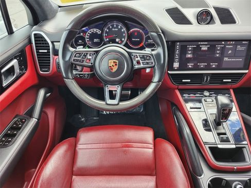 Used 2019 Porsche Cayenne Turbo image 11